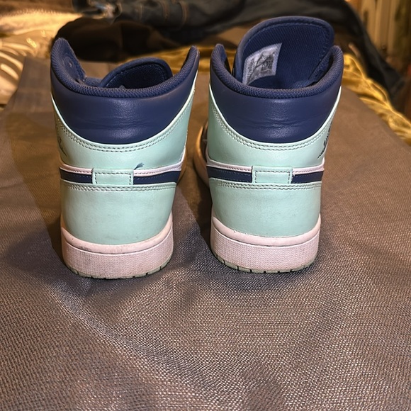 Nike Air Jordan 1 - Picture 2 of 10